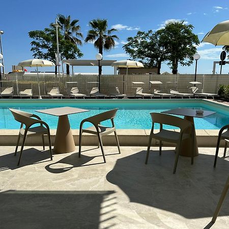 Hotel Tropic - Fronte Mare Riccione Dış mekan fotoğraf