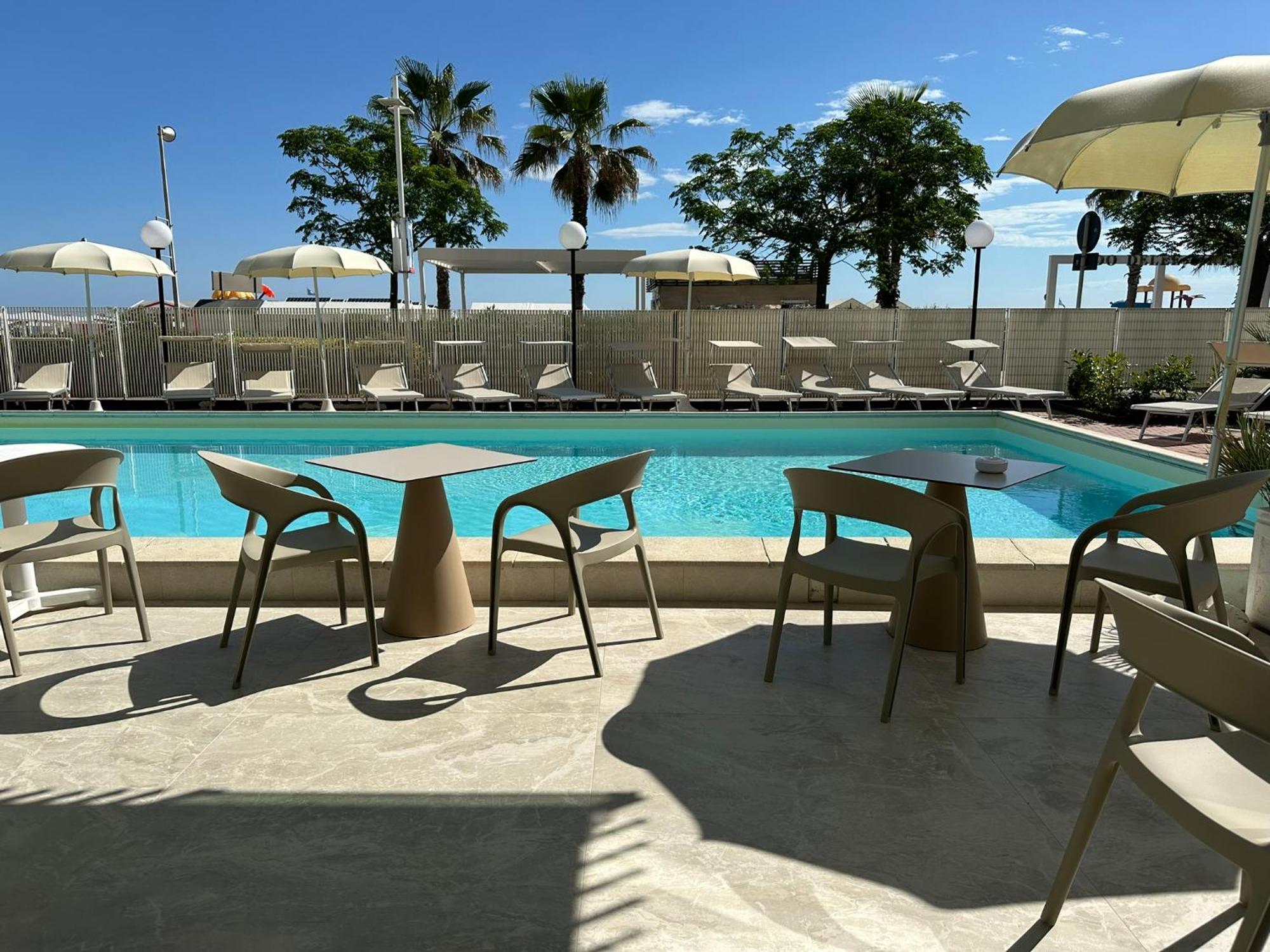 Hotel Tropic - Fronte Mare Riccione Dış mekan fotoğraf